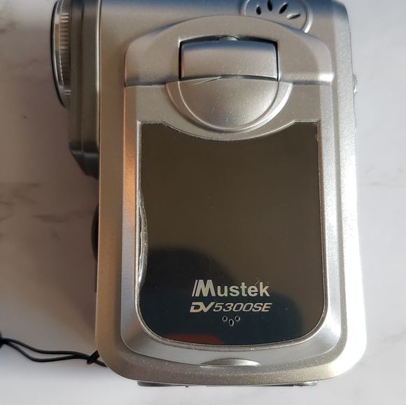 Digital Video Camera - Picture 6 of 12